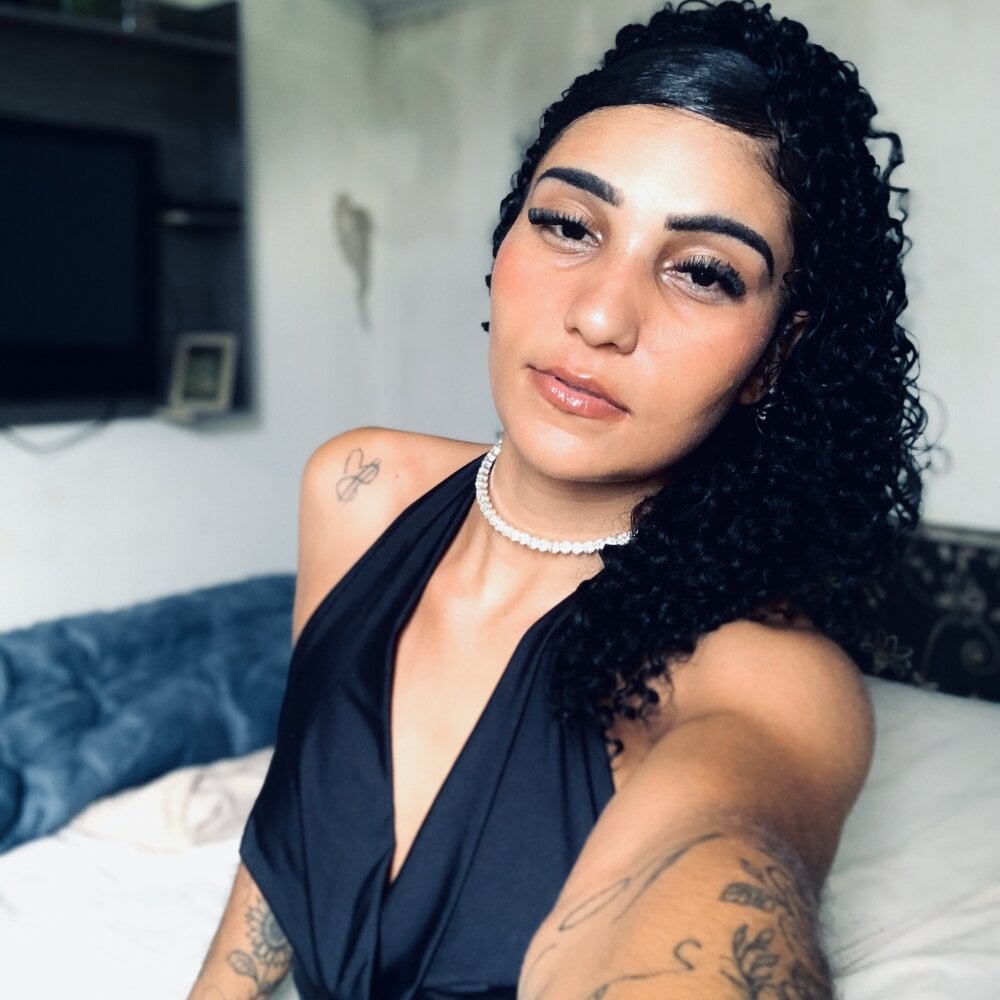 stripchat nathallyzinha69 webcam profile pic via coupleslivesex.com