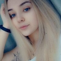 Redlips323's Offline Chat Room