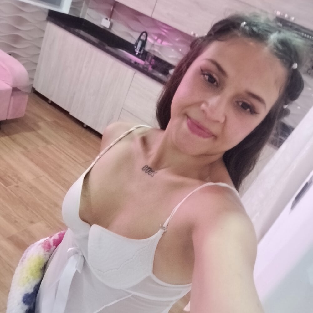 sexcam3d.net luna_f00x livesex profile in praguenetherlands cams