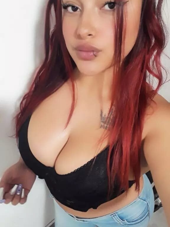 chiara_funny live cam model at StripChat