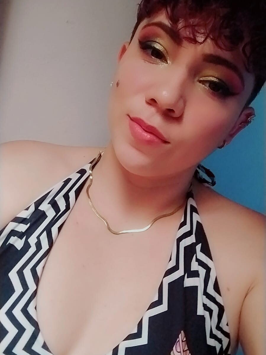 Isabel_Hot_'s Offline Chat Room