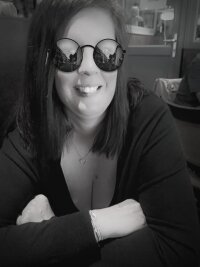 Brunette_Bex_XO's Offline Chat Room