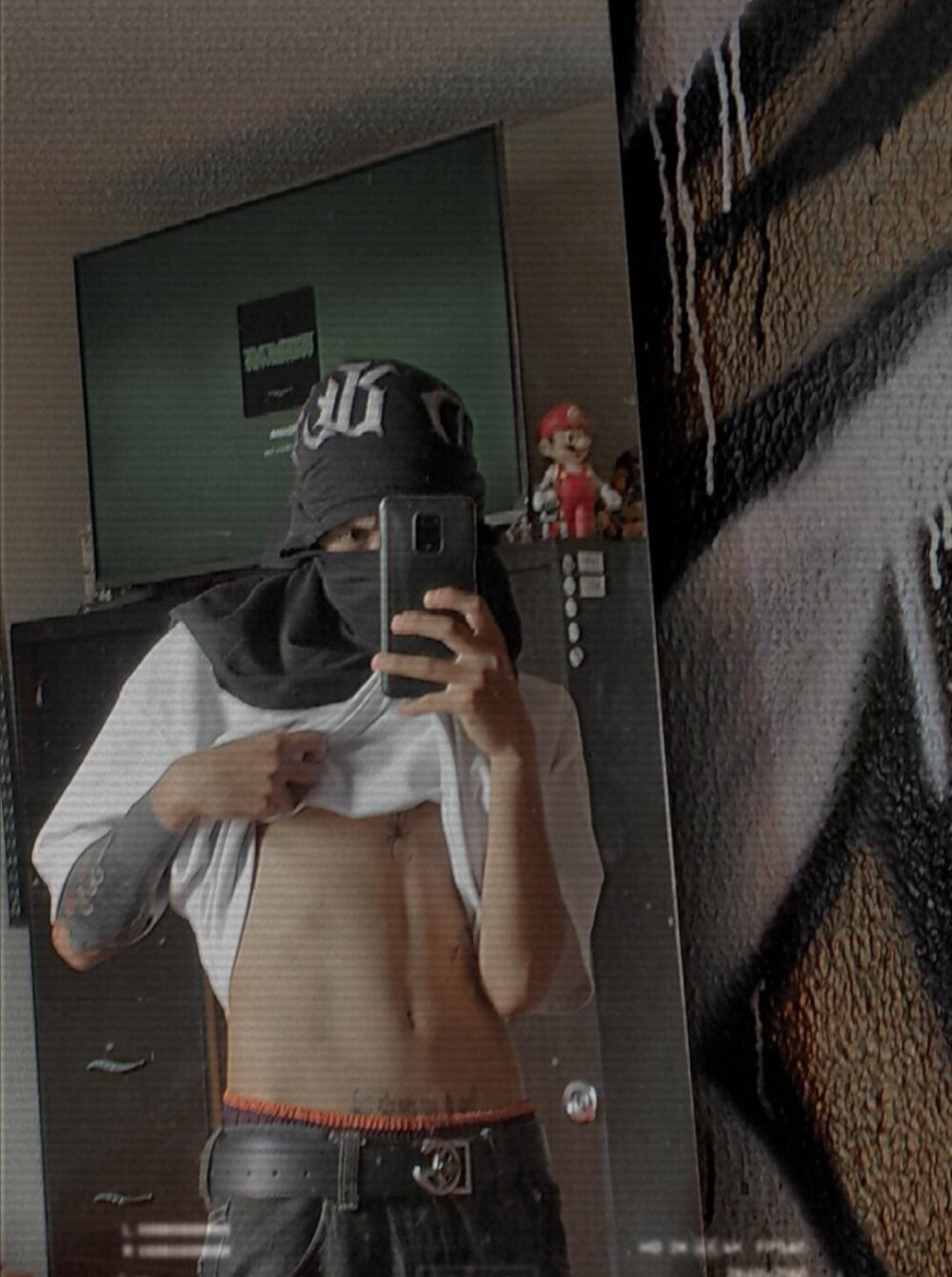 Cuervo_maniaco's Offline XXX Chat