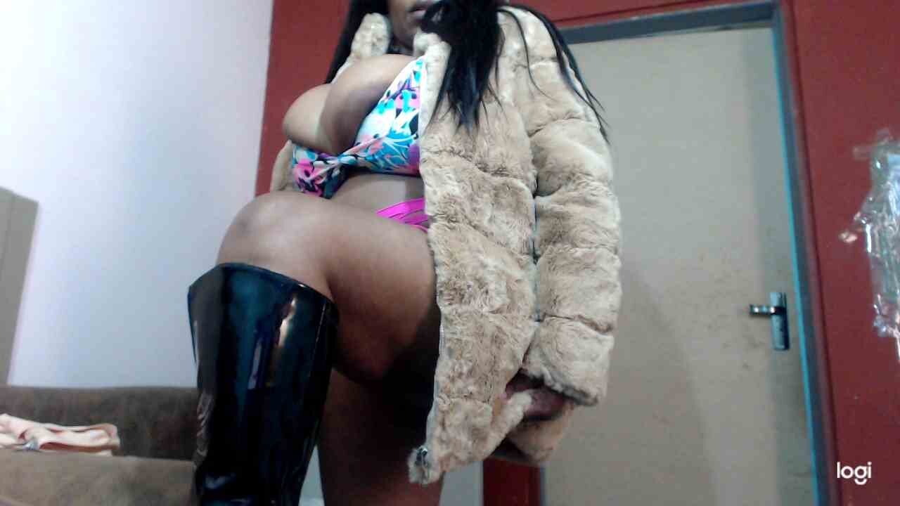 bustykelly live webcam