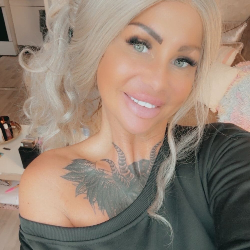 dutchhbarbie from stripchat