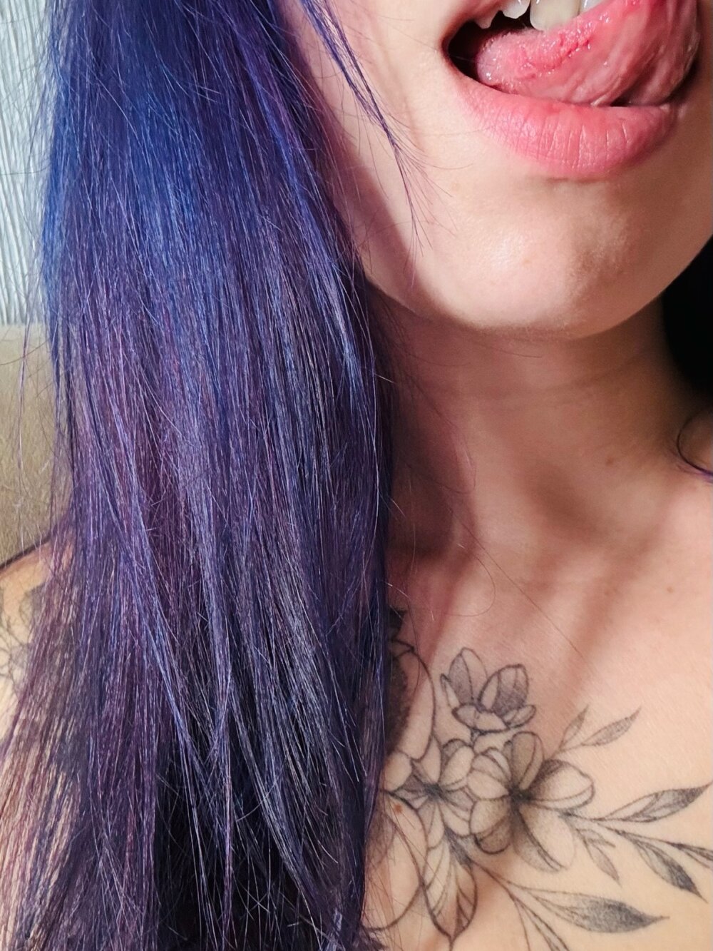 Live sex webcam photo for Frost_foxy #289888872