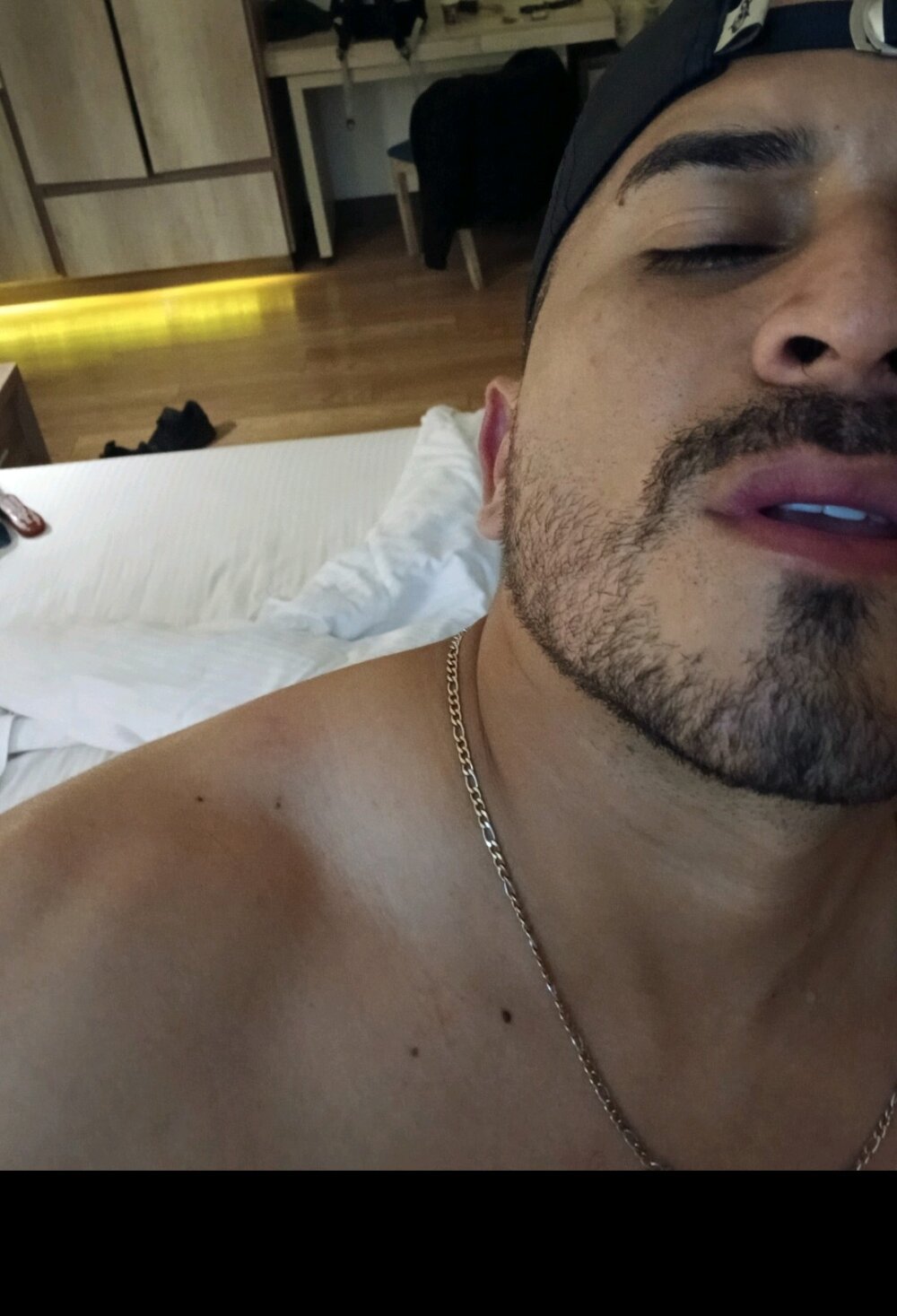 Felipefenix8's Offline XXX Chat