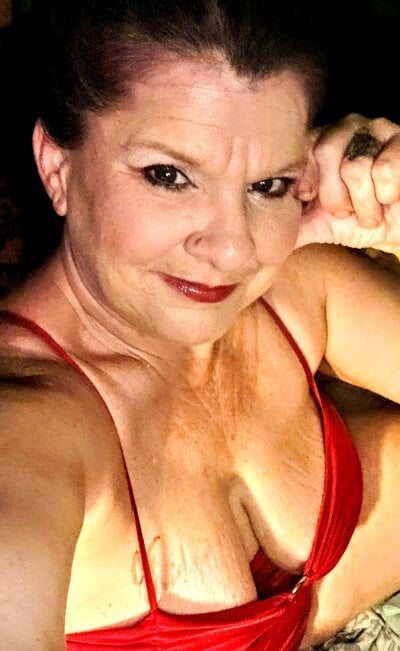 YOURWIFEY on StripChat