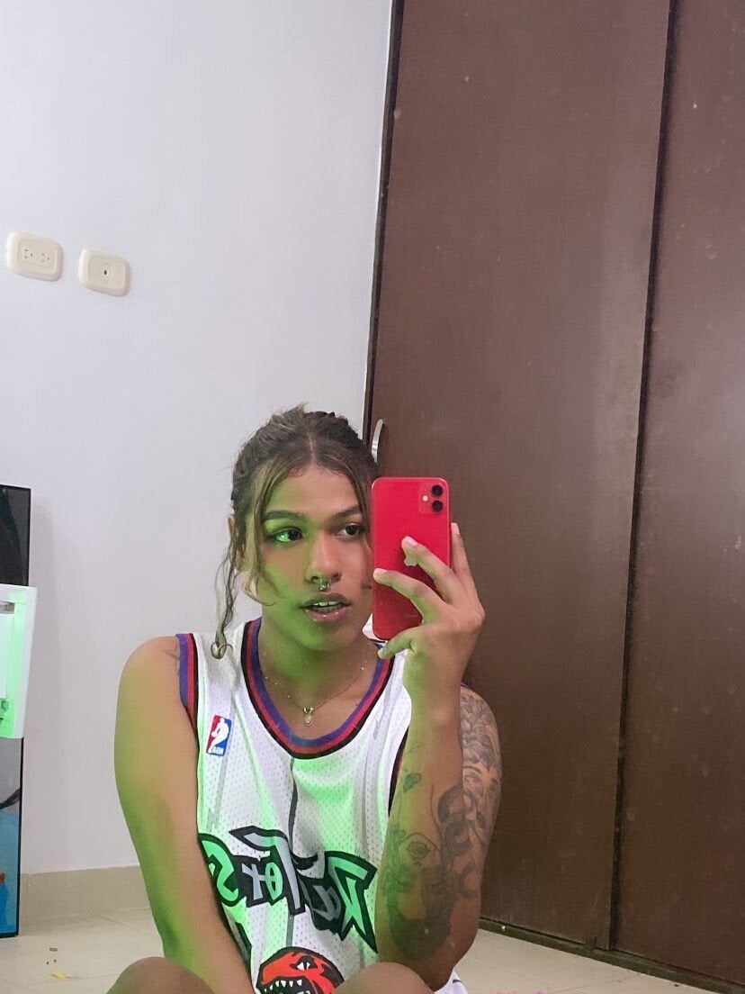 Live sex webcam photo for Sasha_Lee_ #289943548