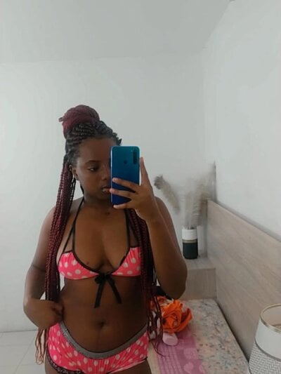Puleng_Khumalo Female Ebonycreampie Cam Striptease