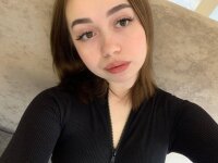 Cleo_shy_'s Offline Chat Room