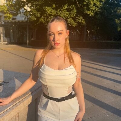 Laylaa_white