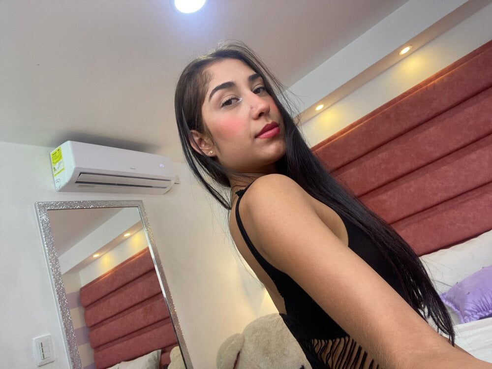 Live sex webcam photo for suert_eyes #289981367