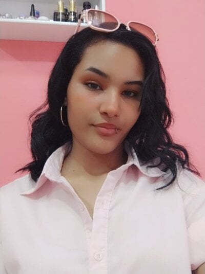 moly_roberts1 from stripchat