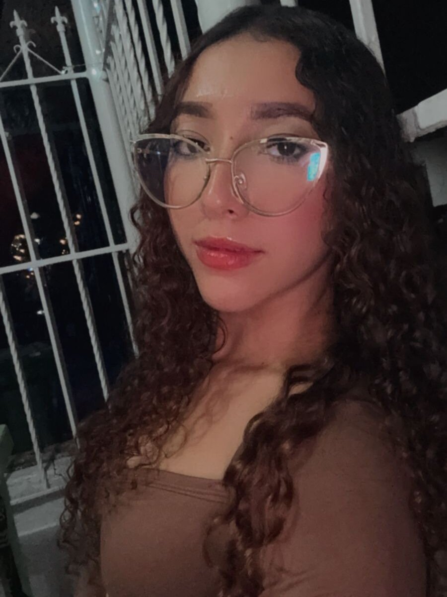 iluvcams.com alice_eden livesex profile in in-the-witches-forest cams