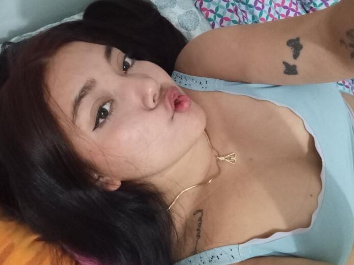nina_blazecuvy's Offline XXX Chat
