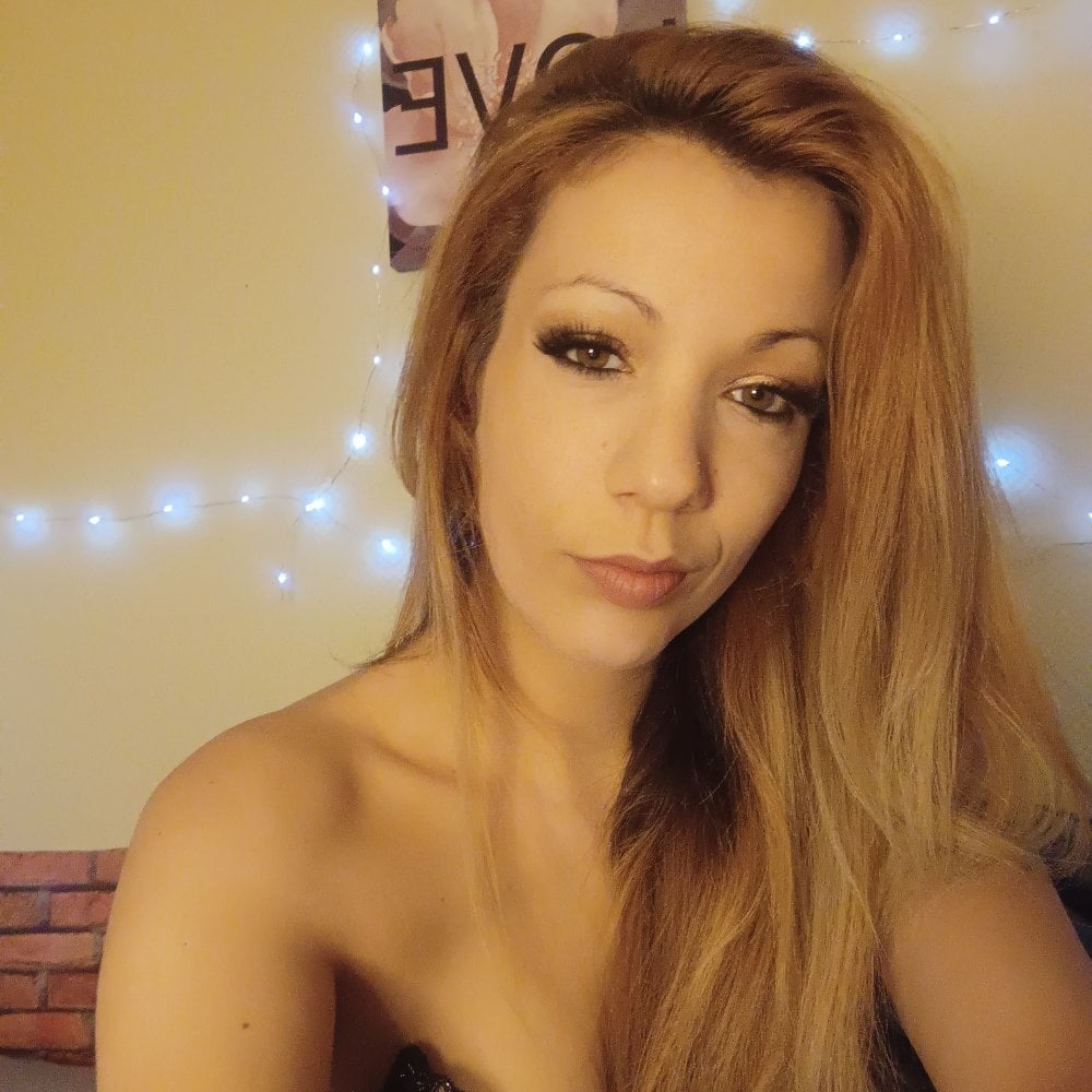 Watch  hannawild live on cam at StripChat
