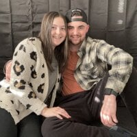 coupledatsromanticc's Offline Chat Room
