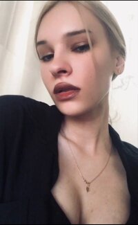CarrieHillf's Offline Chat Room
