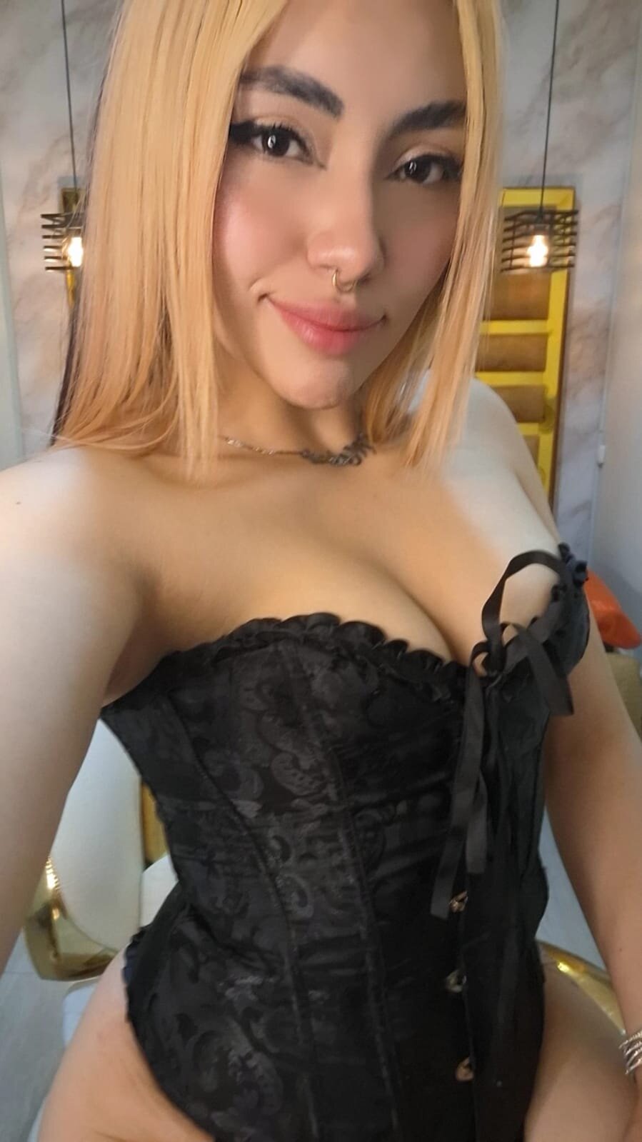 scarlet_lennox