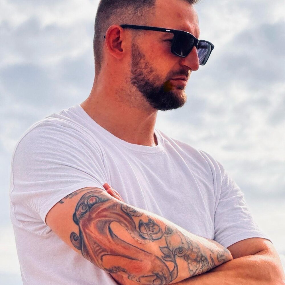 Arrr_Tom_'s Offline XXX Chat