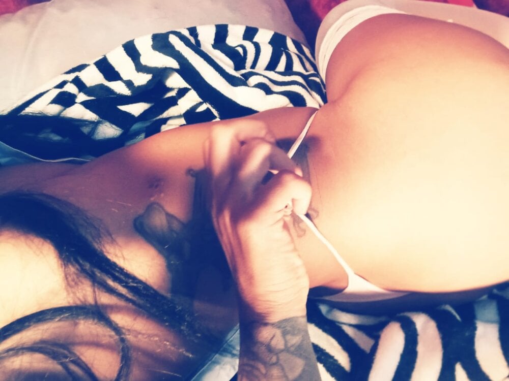 Mazequeen_ live cam model at StripChat