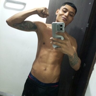 Hanzel_stom Male Colombian Adult Webcam