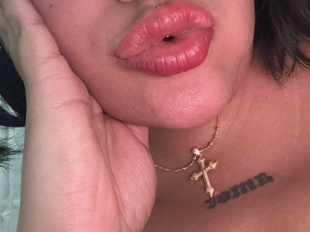 Nailealipsglossy's Offline XXX Chat