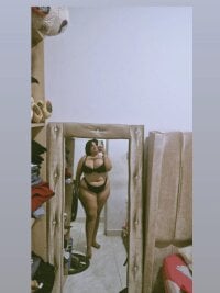 latina_bigboos25's webcam live show