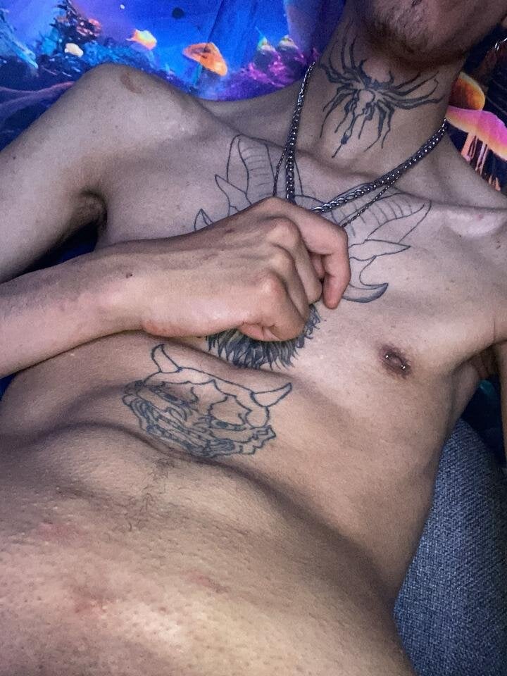 skinny_boy_saint profile