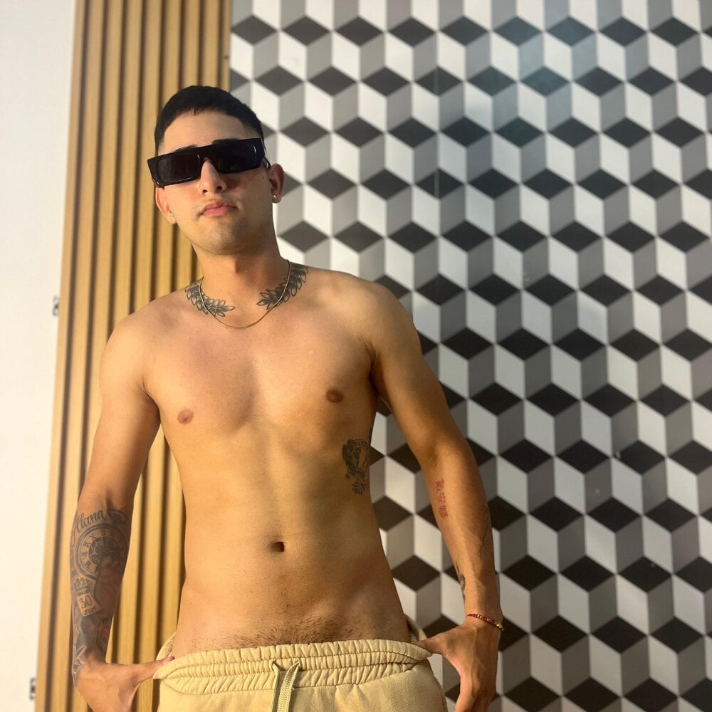 valentino_ferrero from stripchat