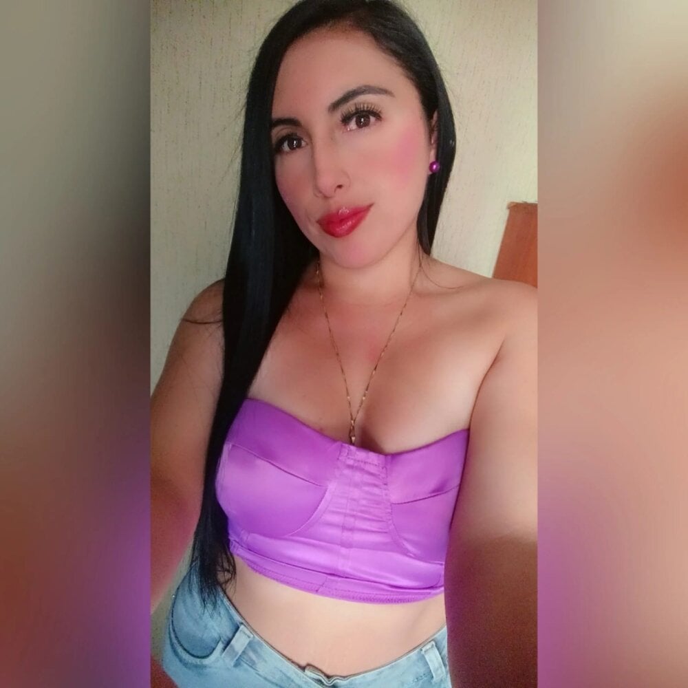 watchgirlcam.com nathy_sky livesex profile in colombia-u-head-3 cams