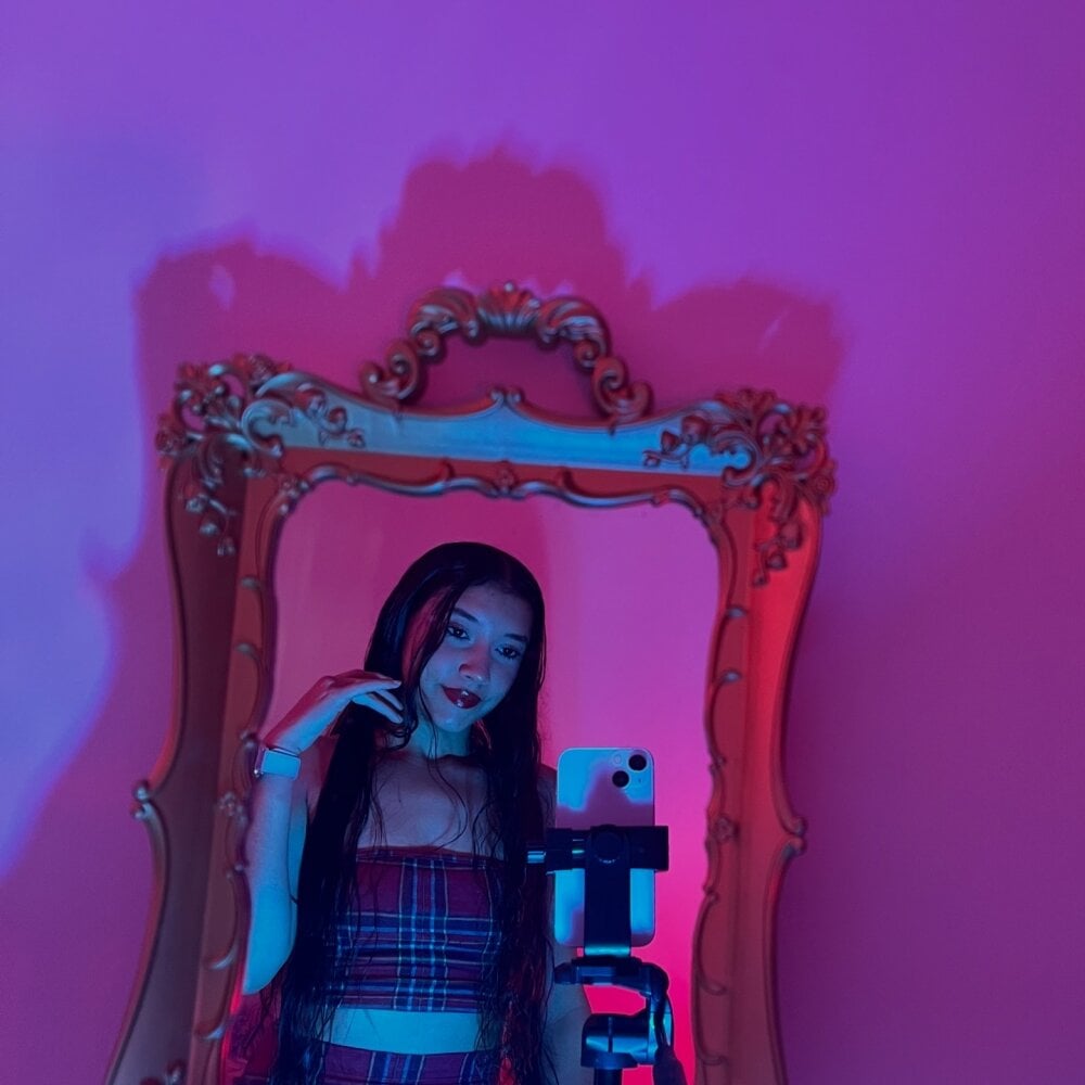 stripchat scarlett_mus webcam profile pic via glamcambabes.com