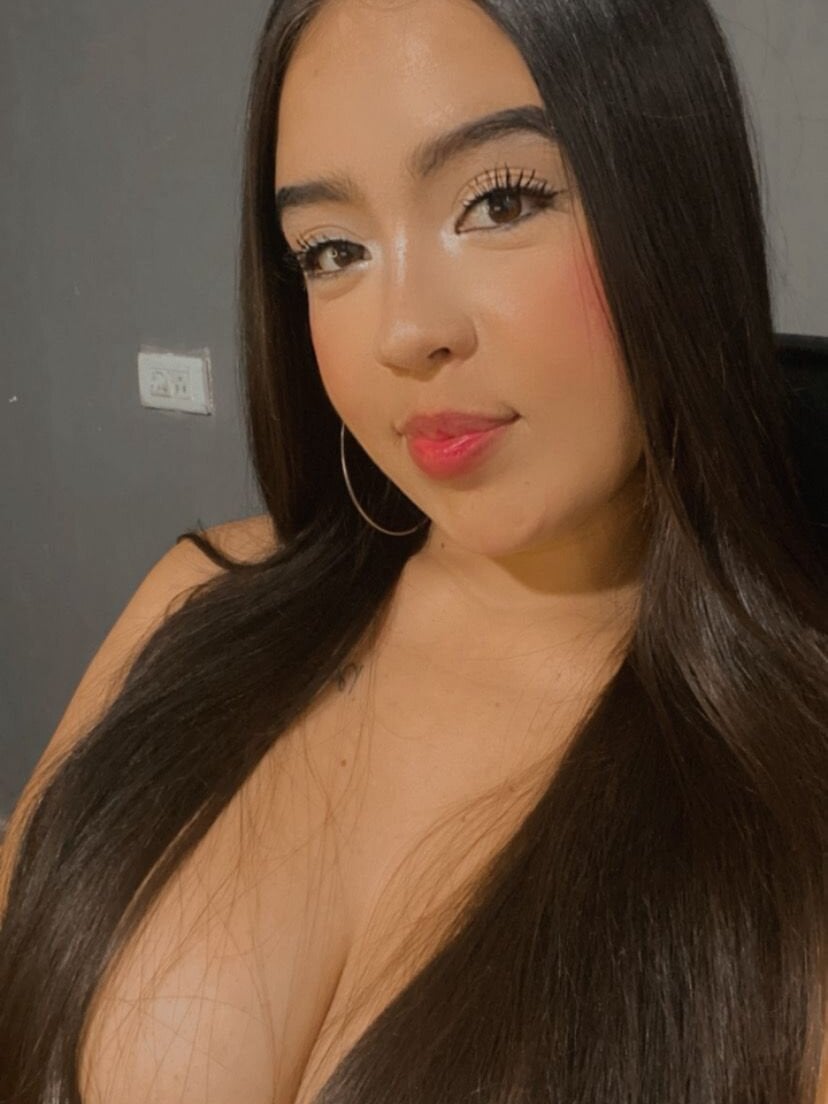 stripchat aurora_latingirl webcam profile pic via sexcam3d.net