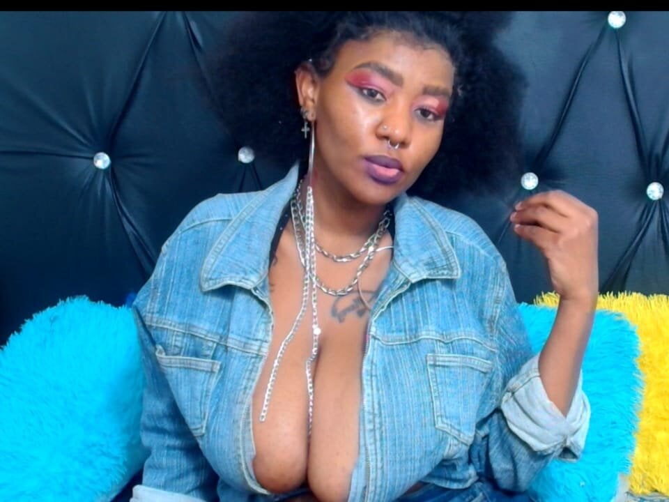 QueenYeeemaya profile