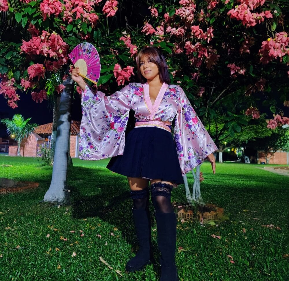 watchgirlcam.com princessvenus23 livesex profile in somewhere-in-the-heaven cams