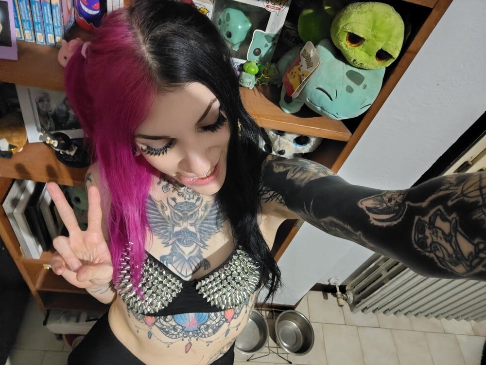 myliveeroticcams.com honey2bad livesex profile in bisexual cams