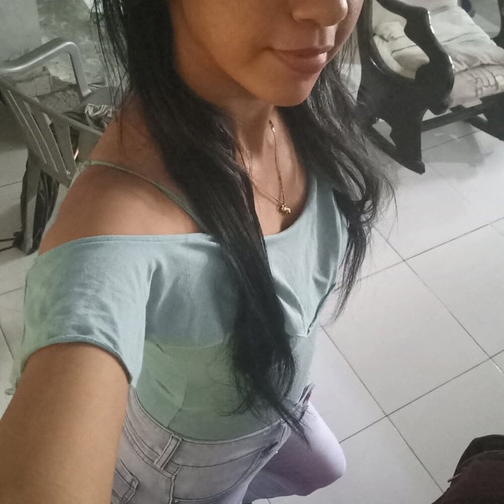 sexcams-joy.com aayesha_bigboobs livesex profile in latino cams