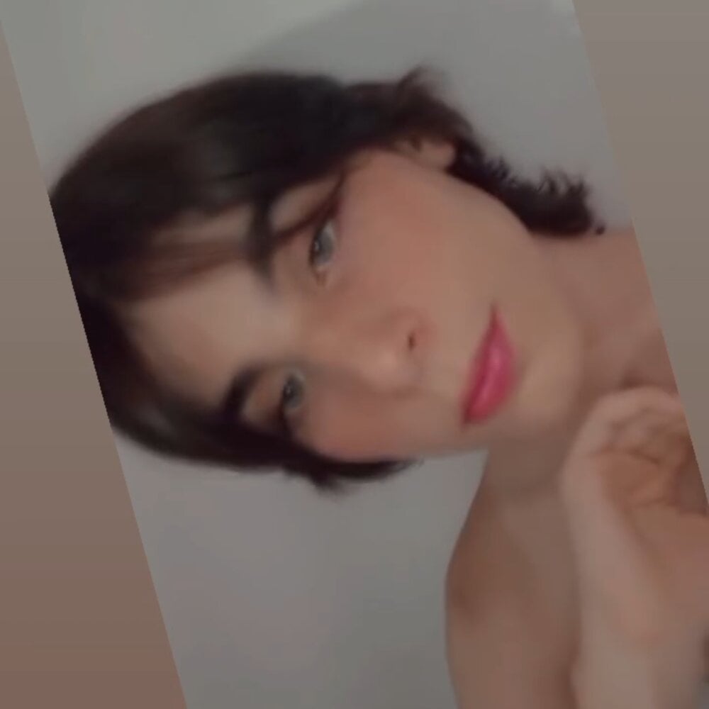 lilithot23's Offline XXX Chat