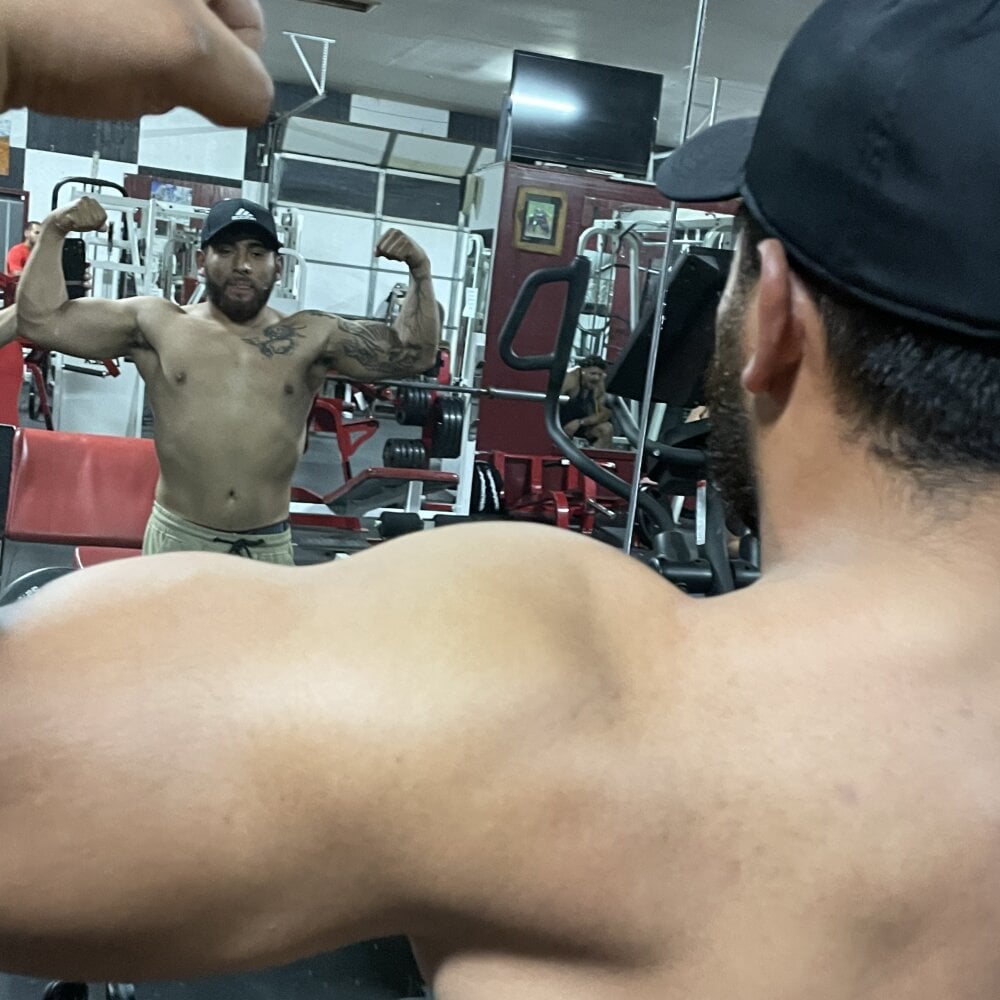 cruzhorny from stripchat