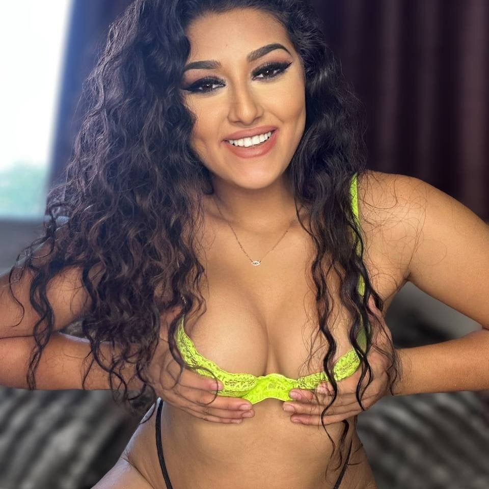 247camsex.com misterydelya livesex profile in on-the-couch-d cams