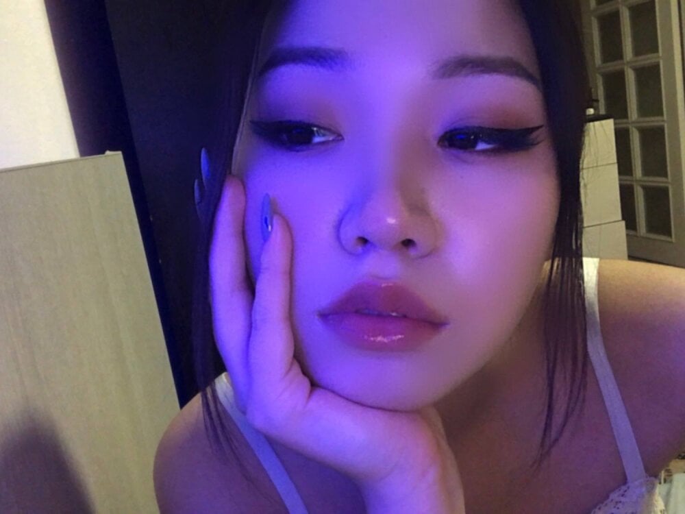 aizury_chi from stripchat