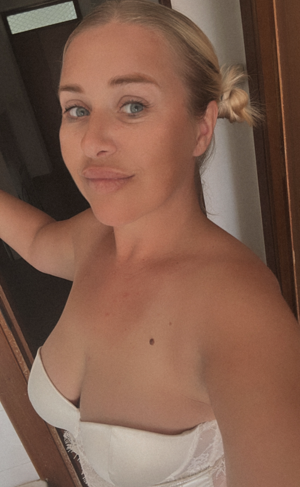 Chloe2114's Offline XXX Chat