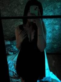 Mae_Deni's Offline Chat Room
