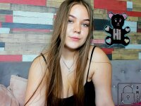MonikaSunhott's Offline Chat Room