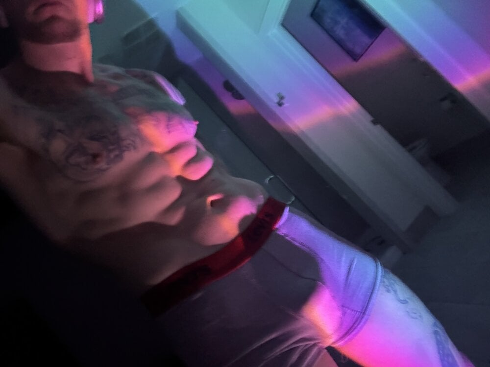 talltattooman's Offline Chat Room