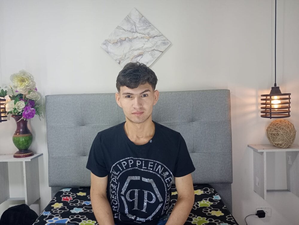 Adryan_Tomas profile