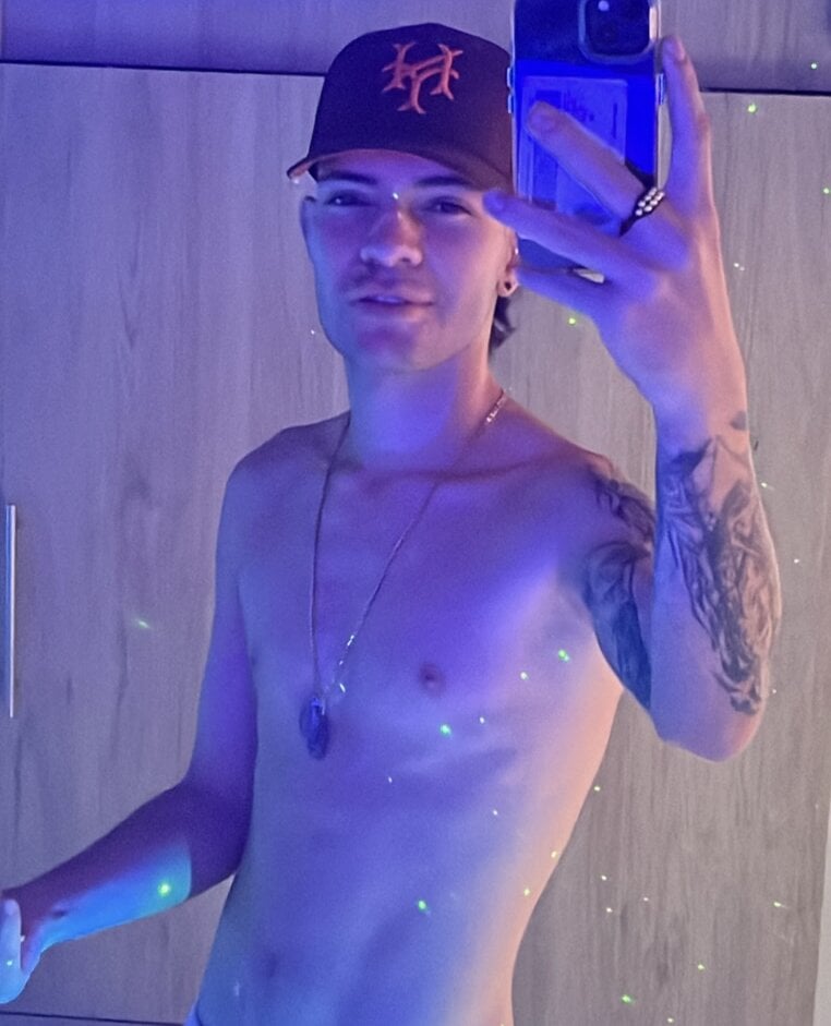 alejoo_bigcock profile