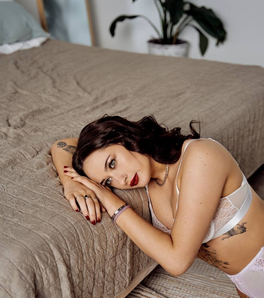 free6cams.com sasha_strip livesex profile in curvy cams