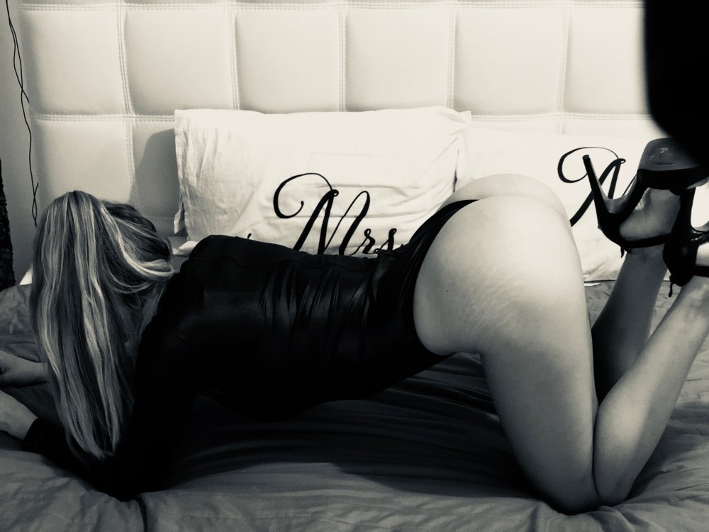 Live sex webcam photo for ScarlettAndTom #289969305